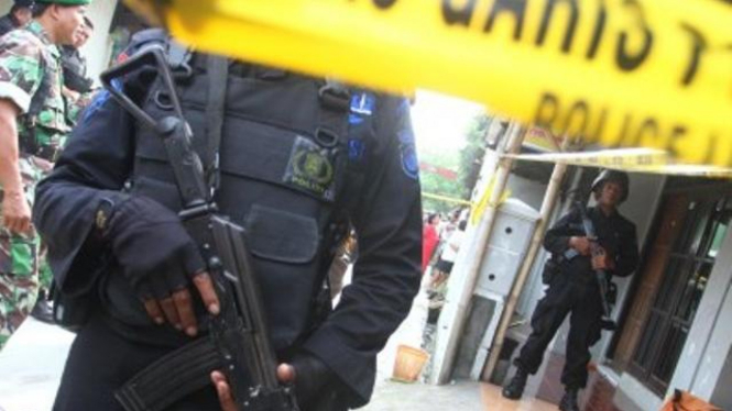 Polisi periksa rumah tersangka teroris di Sukoharjo, 14 Mei 2011