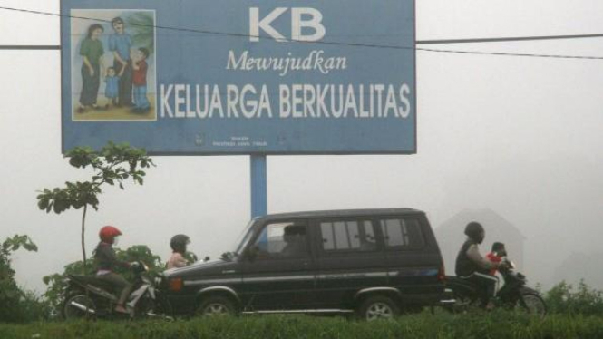 reklame penyuluhan Keluarga Berencana (KB) di Kediri