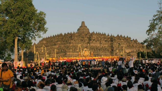 Miles de budistas actualizarán los vezaks en Borobudur.