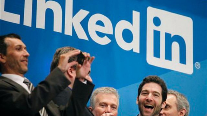 Para eksekutif LinkedIn gembira dengan naiknya harga saham perusahaan mereka