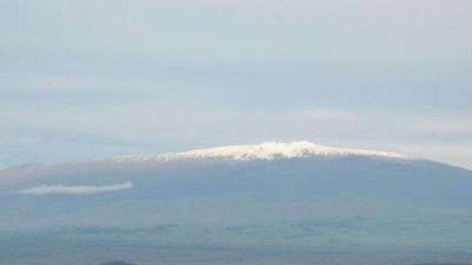 Mauna Kea, gunung berapi di Hawaii yang diselimuti salju di musim panas