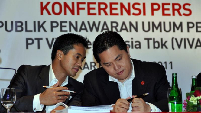 Anindya N. Bakrie dan Erick Thohir saat jumpa pers IPO Visi Media Asia (VIVA)