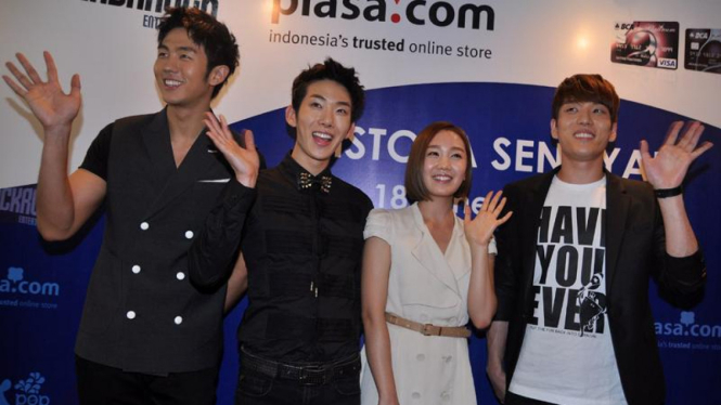 2AM & Joo di Jumpa Pers Jakarta Fantastikpop Festival 2011