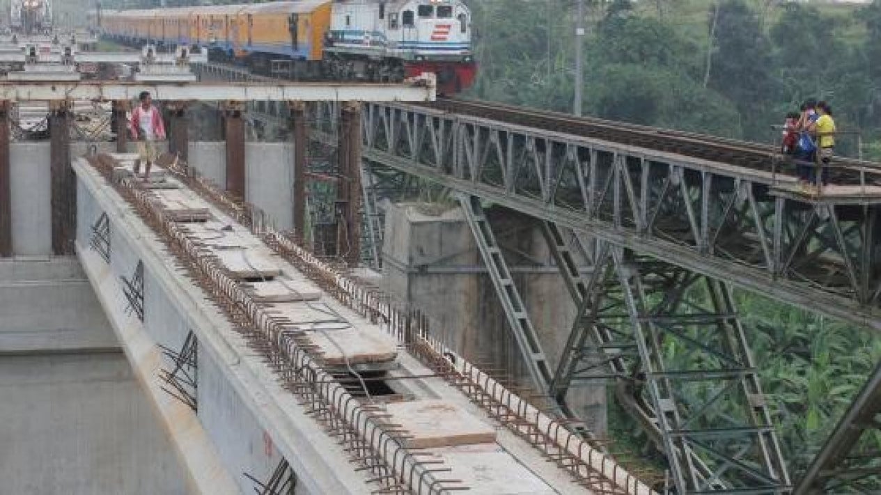 Foto Jalur Ganda Kereta Api Jakarta Semarang Rampung