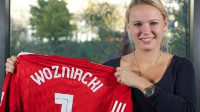 Caroline Wozniacki dan kostum Liverpool