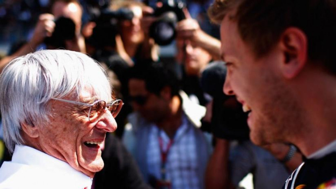Bos F1,  Bernie Ecclestone (kiri) .