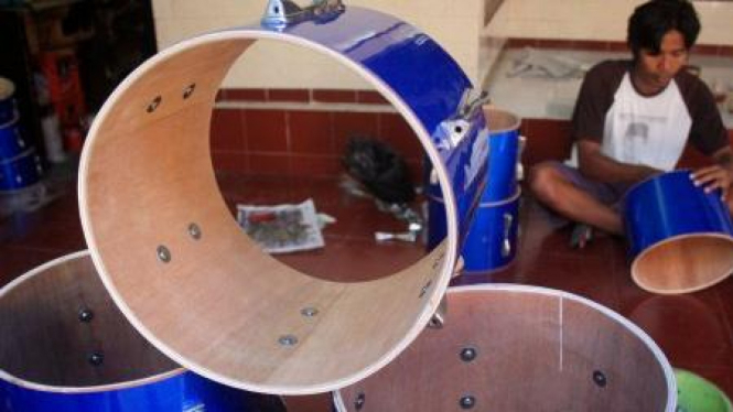 Pembuatan alat musik drum di Yogyakarta