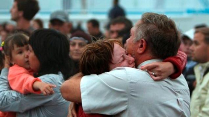 Reaksi keluarga korban kapal tenggelam di Sungai Volga, Rusia