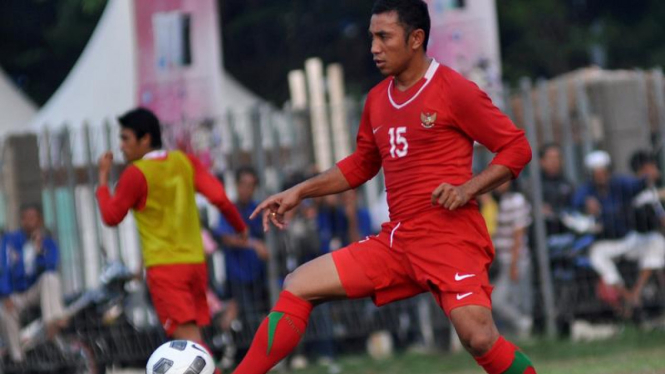 Firman Utina saat masih bermain untuk Timnas Indonesia