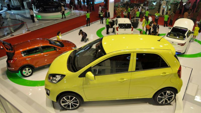 Mobil-mobil di IIMS 2011