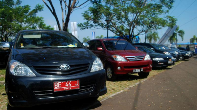 Rakornas Demokrat Dipenuhi Mobil Pelat Merah