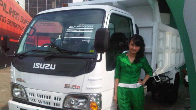 SPG atau Sales Promotion Girl mobil truk