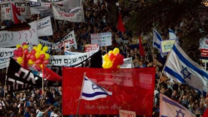 Demonstrasi menuntut reformasi ekonomi di Tel Aviv, Israel.