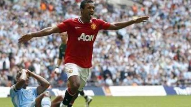 Luis Nani mencetak gol kemenangan MU atas Man City