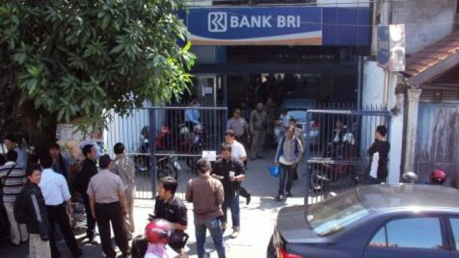 Bank BRI Unit Banyu Urip Surabaya yang dirampok