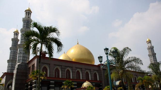 Masjid Dian Al-Mahri Kubah Emas