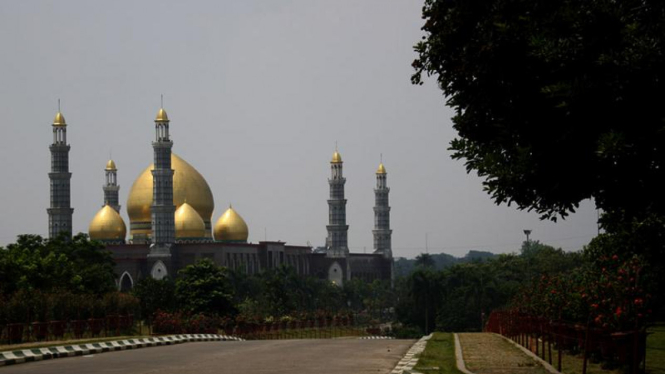 Masjid Dian Al-Mahri Kubah Emas Kota Depok Jawa Barat
