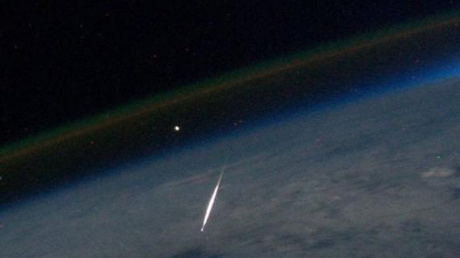 Meteor Perseid dilihat dari ISS