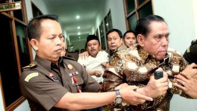 Wakil Walikota Cirebon Sunaryo ditahan Kejaksaan Tinggi Jawa Barat