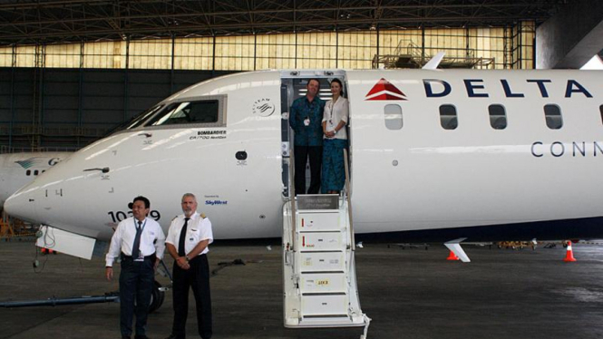 Demo Terbang Pesawat Bombardier CRJ700 NextGen