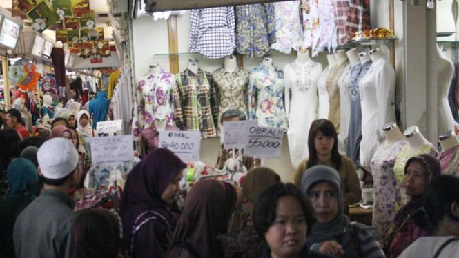 Belanja Lebaran di Pasar Tanah Abang