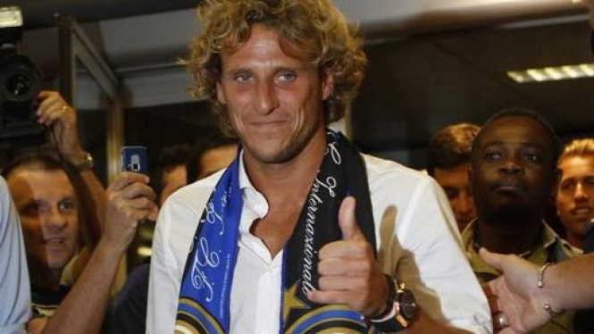 Diego Forlan tiba sebagai pemain Inter Milan