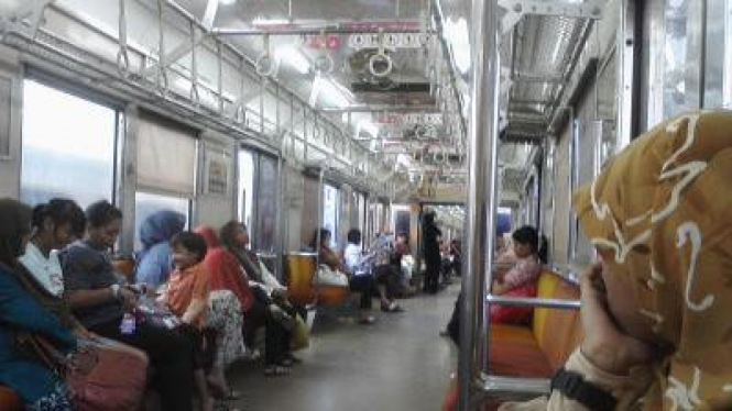 Suasana Di dalam Kereta