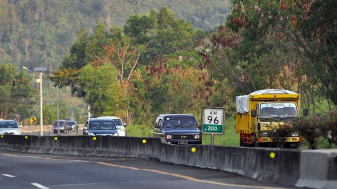 Tol CIpularang KM 96