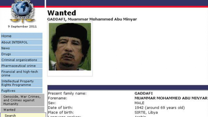 Moammar Khadafi menjadi buronan Interpol