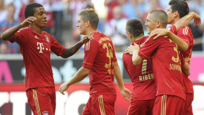 Pemain Bayern Munich rayakan gol Mario Gomez