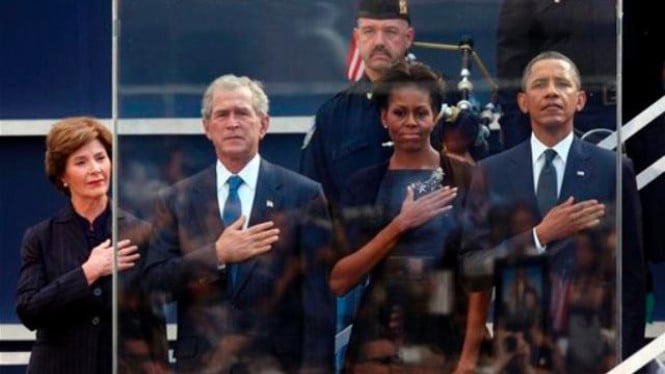 Pasangan Obama dan Bush pada peringatan Tragedi 9/11 di New York