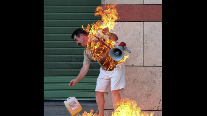 Aksi bakar diri di Yunani (KHUSUS GALERI)