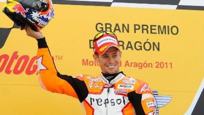 Casey Stoner (Repsol Honda) juara di MotoGP Aragon