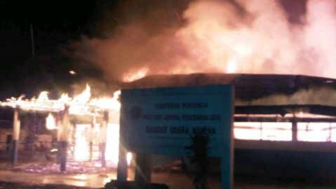 Bandara Wamena, Papua, terbakar
