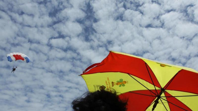 Kejuaraan Nasional Terjun Payung di Manado