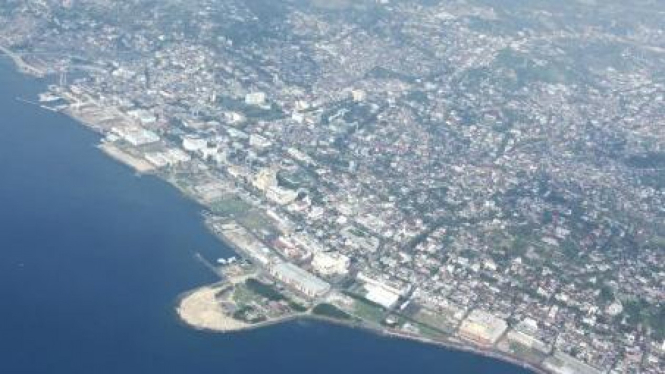 Kota Manado dilihat dari udara