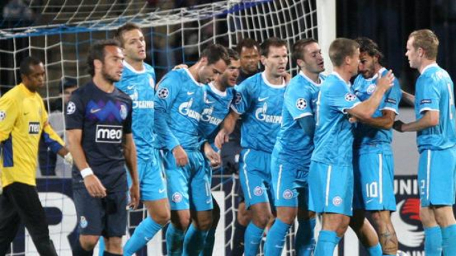 Pemain Zenit St Petersburg rayakan gol ke gawang FC Porto