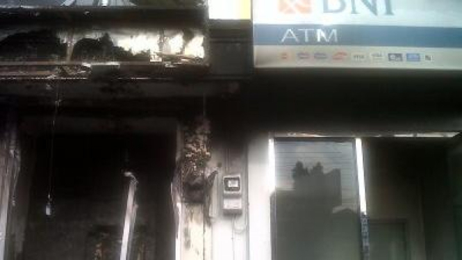 Kondisi ATM BRI dan BNI usai dibom molotov di Sleman