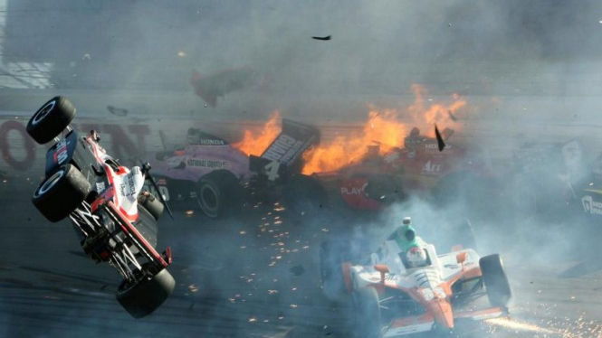 Kecelakaan maut IndyCar yang membuat Dan Wheldon tewas