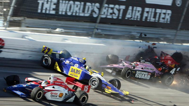 Kecelakaan IndyCar 2011 di Las Vegas Motor Speedway