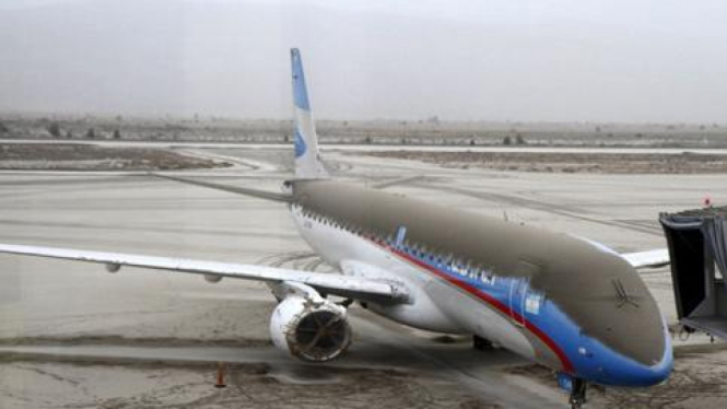 Pesawat di bandara Argentina ditutupi abu vulkanis.