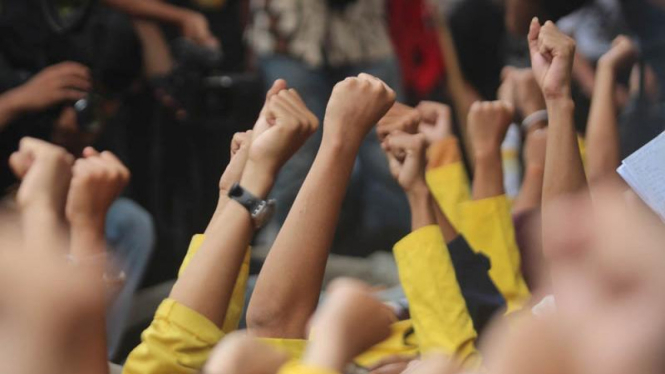Unjuk Rasa Mahasiswa Memperingati Tujuh Tahun SBY di Depan Istana