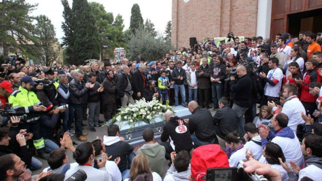 Prosesi pemakaman Marco Simoncelli