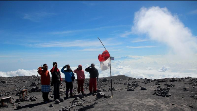 Sumpah Pemuda di Puncak Mahameru