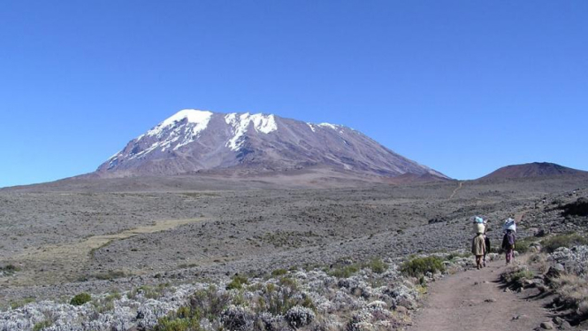 Gunung Kilimanjaro di Tanzania.