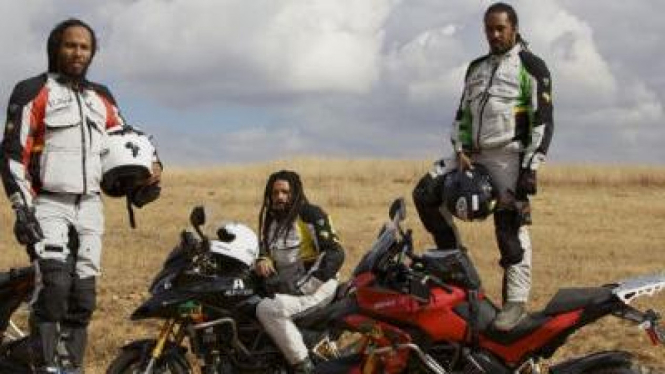 Tiga Anak Bob Marley saat menjelajahi Afrika menggunakan motor Ducati
