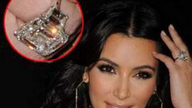 KIm Kardashian dan cincin 