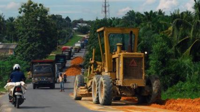 Perbaikan Jalan Lintas Timur Sumatera di Bengkalis, Riau