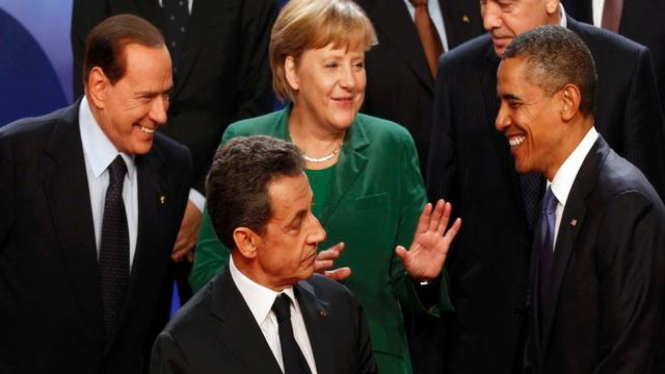 Presiden Barack Obama (kanan) dalam KTT G20 di Prancis