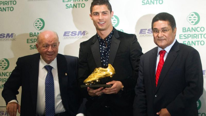 Cristiano Ronaldo meraih trofi Sepatu Emas